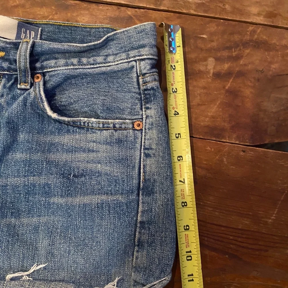 BOY FIT jean shorts by GAP.... just like NEW!